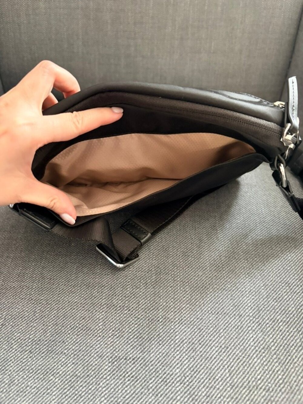 Tumi Belt Bag Nylon Crossbody - Picture 3 of 7